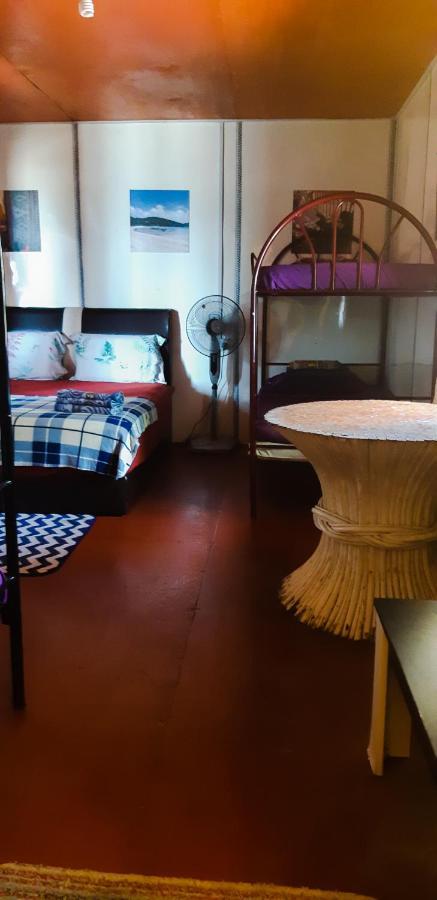 Tajau Laut Guesthouse Кудат Екстериор снимка
