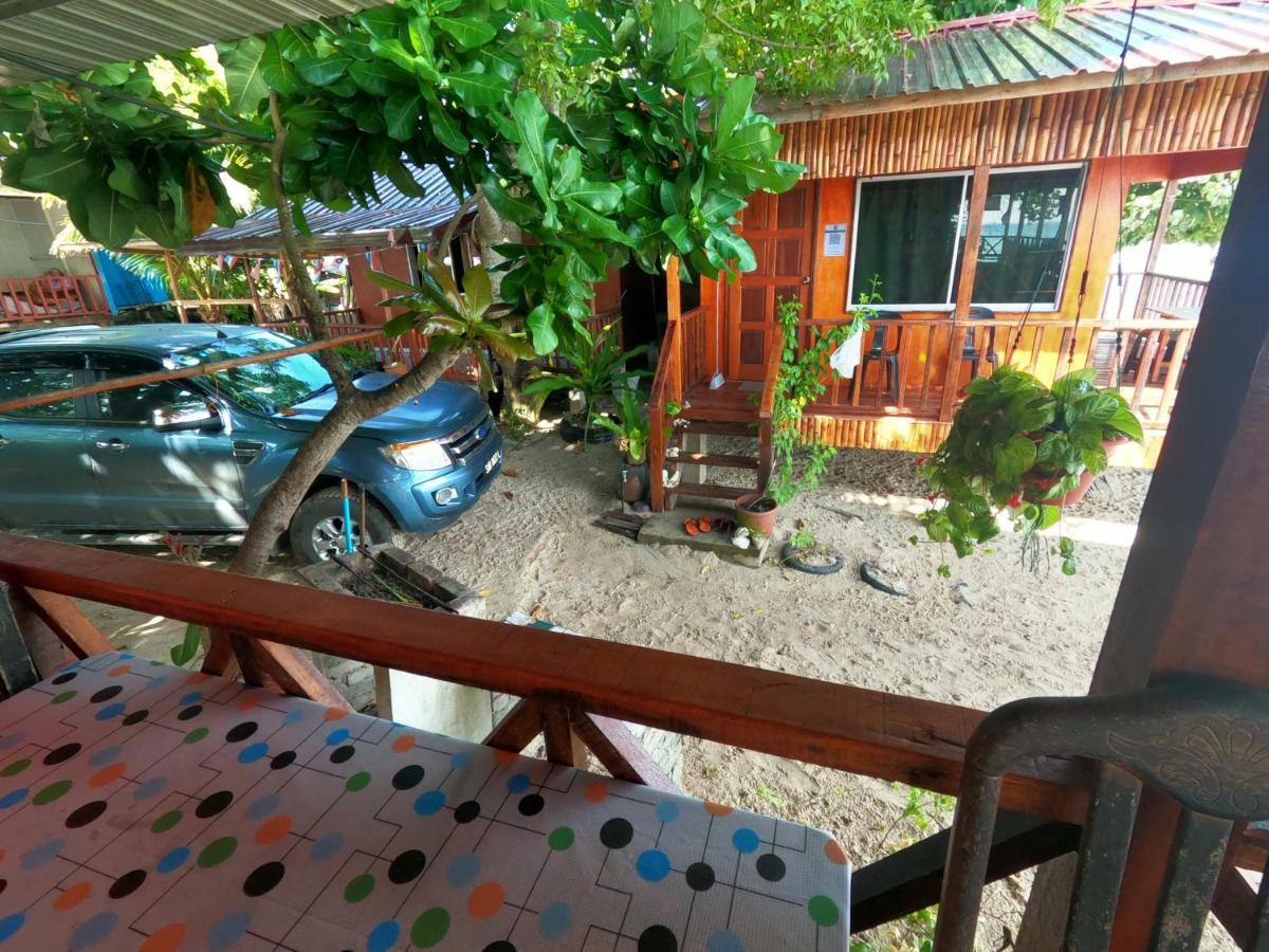 Tajau Laut Guesthouse Кудат Екстериор снимка